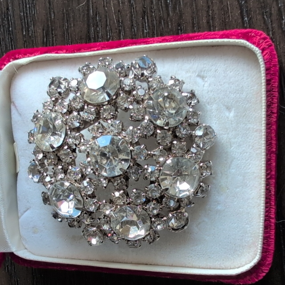VINTAGE LARGE RHINESTONE CLUSTER BROOCH - Picture 5 of 6